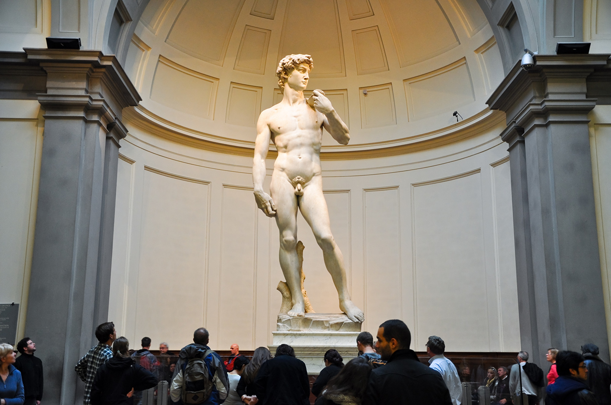 Bức tượng David của Michelangelo, 1501~1503, cao 517cm, tại Bảo tàng Mỹ thuật Florence. (Ảnh: Shutterstock）