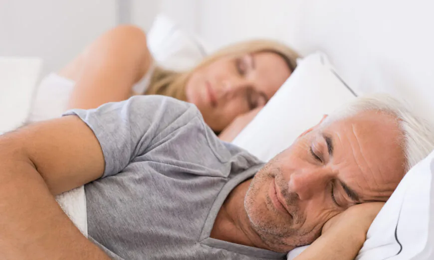 Giấc ngủ sâu có thể làm giảm chứng mất trí nhớ Alzheimer ở ​​người lớn tuổi