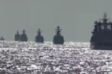 Một nhóm chiến hạm hải quân của Nga và Trung Quốc tiến hành tuần tra quân sự chung trên biển ở vùng biển Thái Bình Dương, trong ảnh tĩnh trích từ video được công bố vào ngày 23/10/2021 này. (Ảnh: Bộ Quốc phòng Nga/Tài liệu phát qua Reuters)