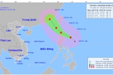 Bão Doksuri giật trên cấp 17 gần biển Đông, suy yếu khi xấp xỉ một siêu bão