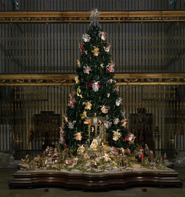 Bức ảnh “Christmas Tree and Neapolitan Baroque Crèche” (Cây Giáng Sinh và Hang đá thời kỳ Baroque của xứ Napoli), Bảo tàng Nghệ thuật Metropolitan, New York. (Ảnh: Tài liệu công cộng)