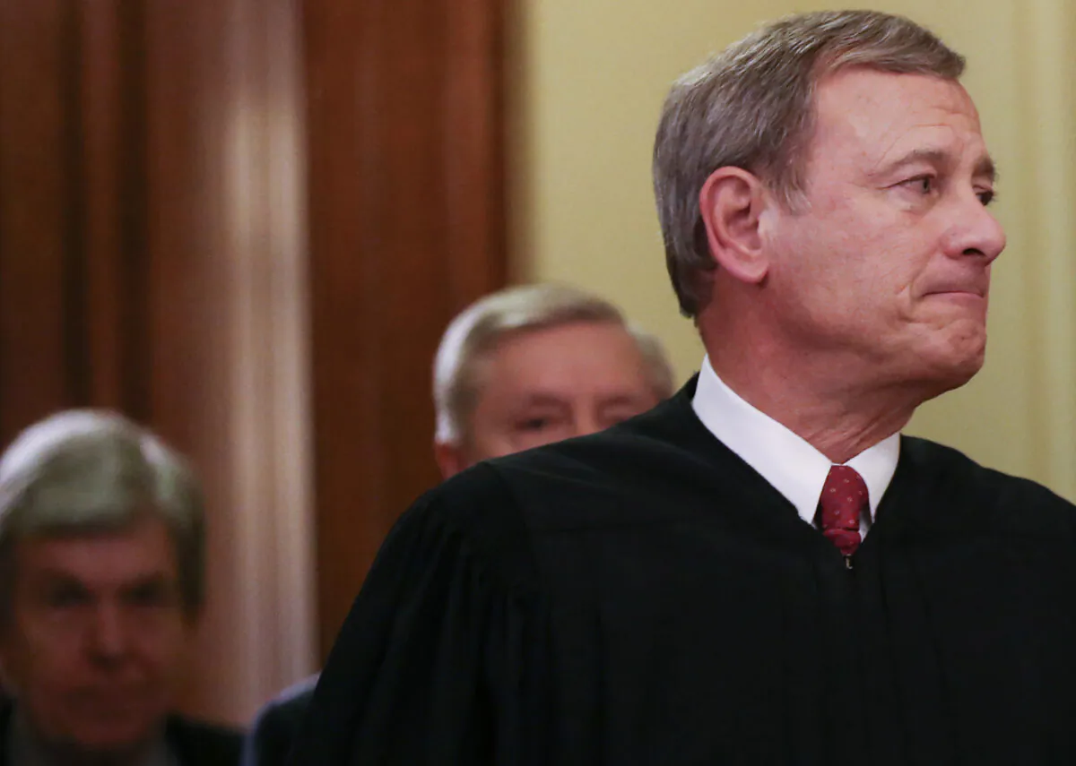 Chánh án Tối cao Pháp viện John Roberts tại Capitol Hill ở Hoa Thịnh Đốn, vào ngày 05/02/2020. (Ảnh: Mario Tama/Getty Images)