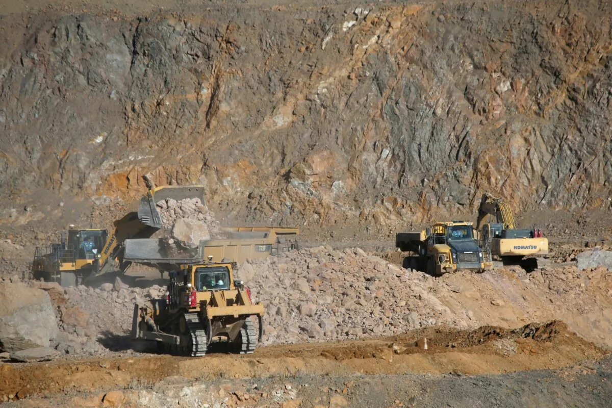 Thượng nghị sĩ Minnesota: Hạn chế khai thác mỏ trong nước chính là đang giúp Trung Quốc