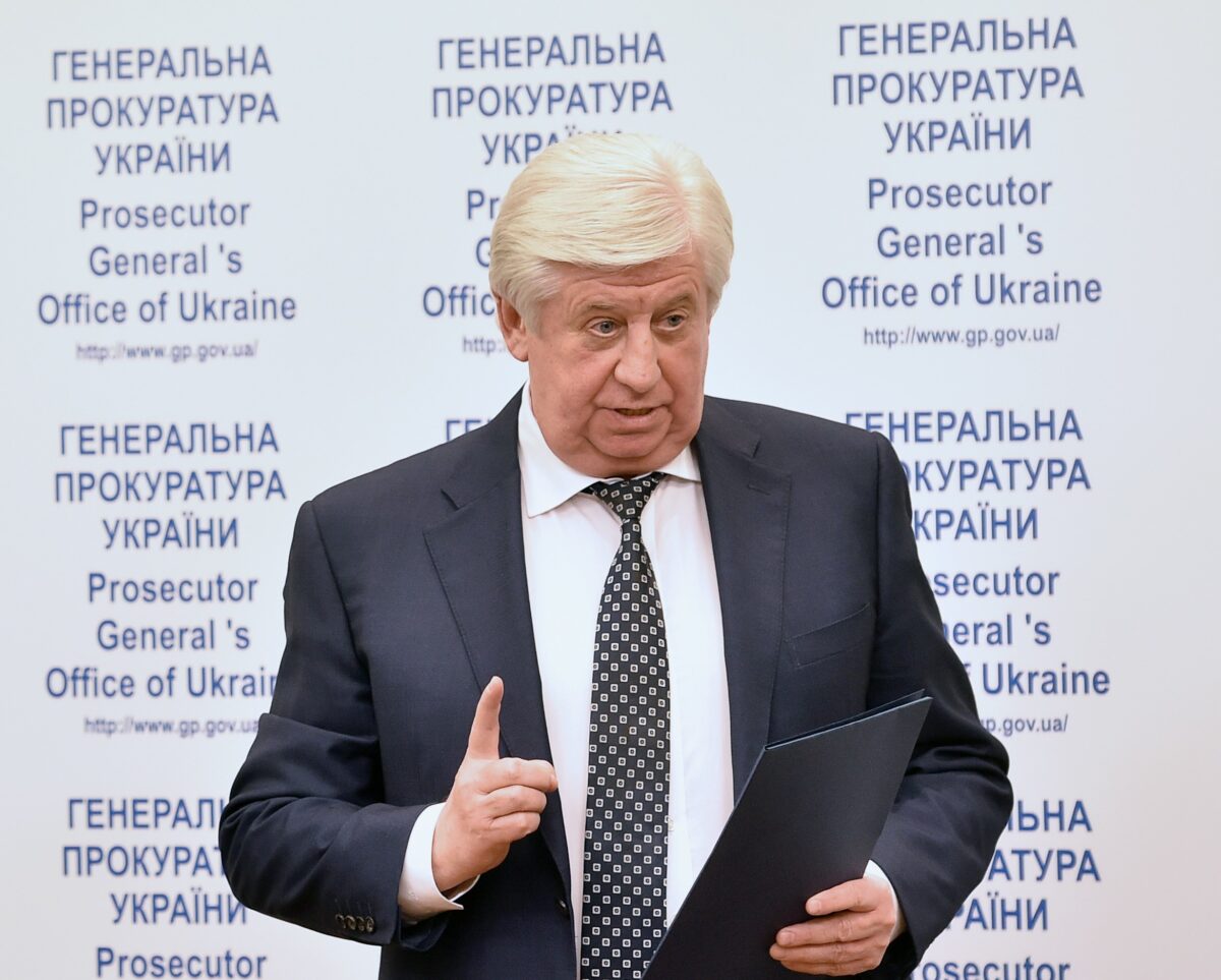 Trưởng Công tố Ukraine Viktor Shokin tổ chức một cuộc họp báo ở Kyiv, Ukraine, vào ngày 02/11/2015. (Ảnh: Genya Savilov/AFP/Getty Images)