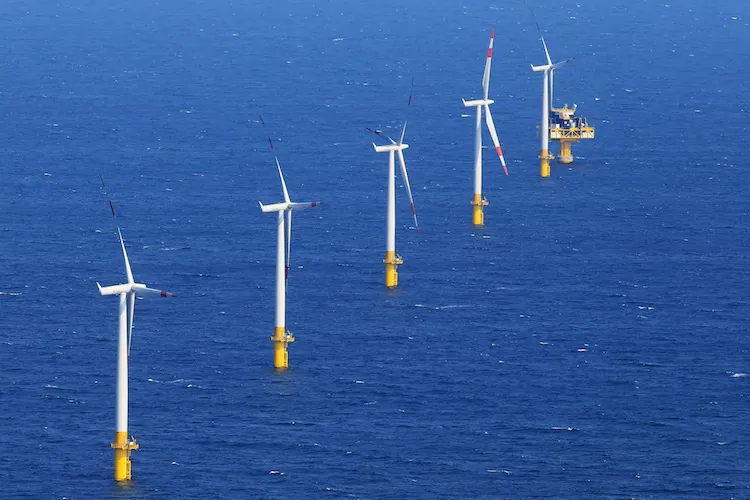 Tuabin gió ở trang trại gió ngoài khơi biển Baltic gần Zingst, Đức, ngày 29/04/2011. (Ảnh: Joern Pollex/Getty Images)