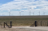 Tuabin gió trải dài khắp một thung lũng phía tây của Dãy Medicine Bow ở Wyoming. (Ảnh: John Haughey/The Epoch Times)
