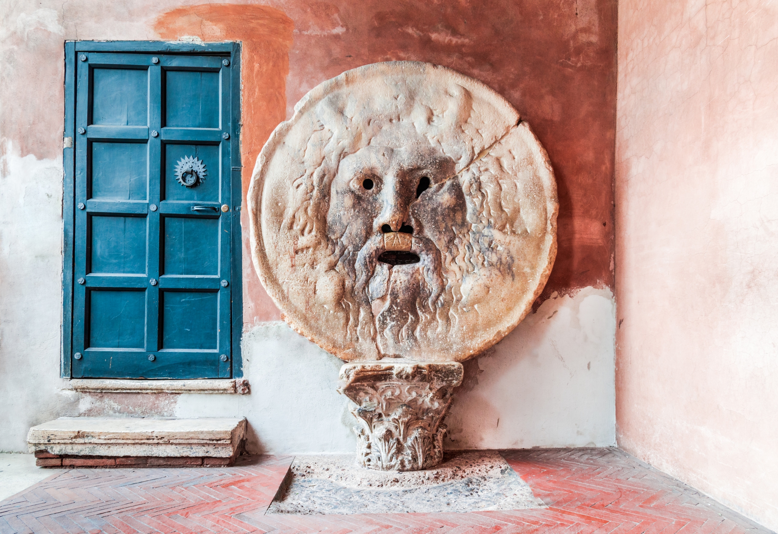 Mouth of Truth là một trong những điểm tham quan nổi tiếng ở Rome. (Ảnh: Shutterstock)