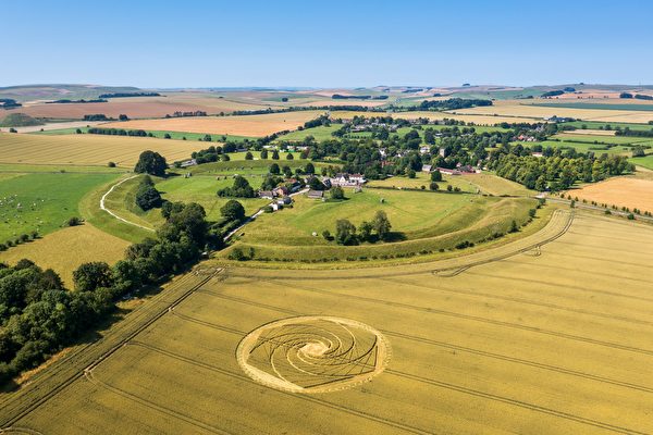 Một vòng tròn bí ẩn trên cánh đồng xuất hiện tại hạt Wiltshire. (Ảnh: Shutterstock)