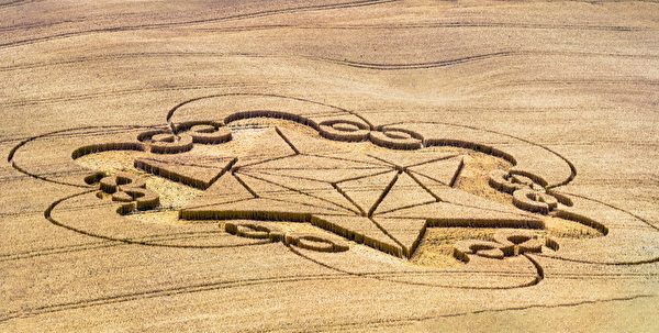 Một vòng tròn bí ẩn trên cánh đồng xuất hiện tại hạt Wiltshire. (Ảnh: Shutterstock)