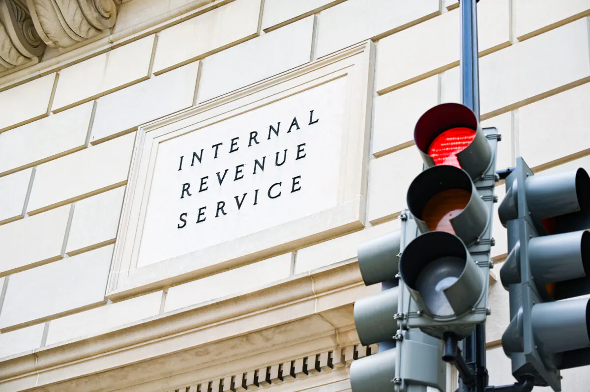 IRS kết thúc các chuyến thăm không báo trước của các nhân viên thuế vụ đến tư gia của người đóng thuế