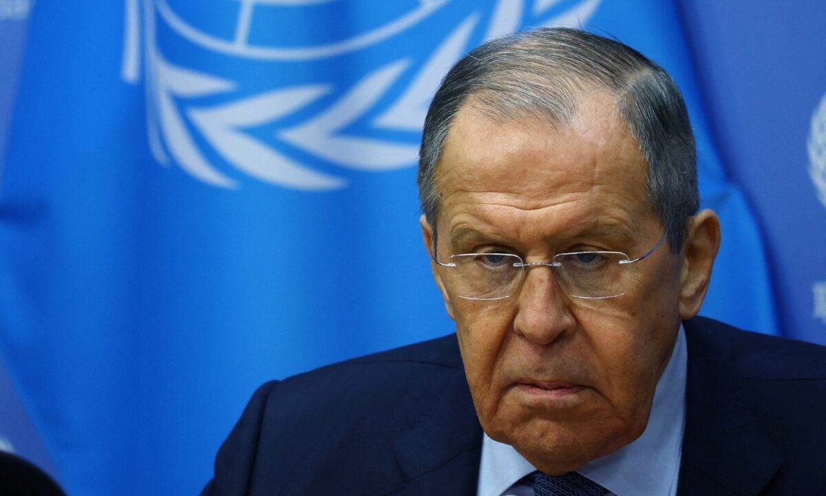 Ngoại trưởng Nga Sergey Lavrov tổ chức một cuộc họp báo tại trụ sở Liên Hiệp Quốc ở New York hôm 25/04/2023. (Ảnh: Mike Segar/Reuters)