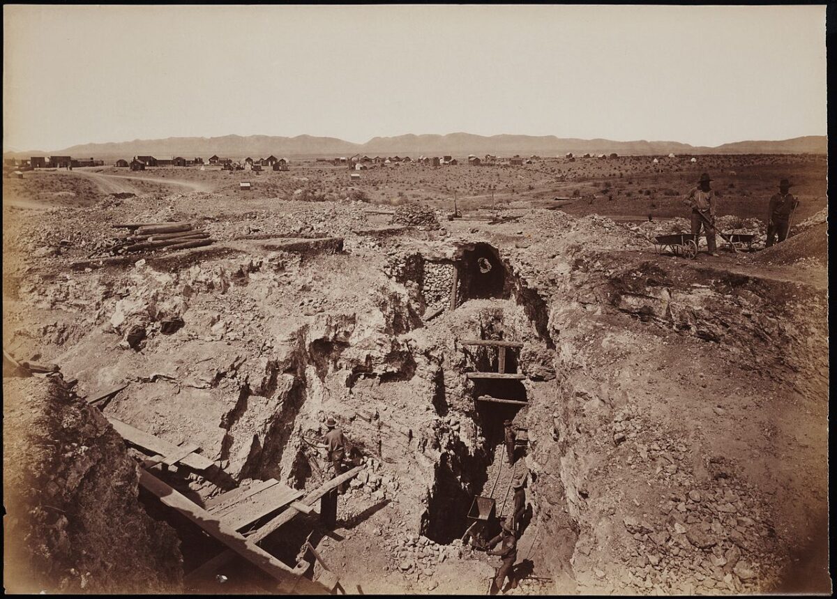 “Mỏ quặng Old South Shaft, mặt của mỏ Tough-Nut, một phần của thị trấn Tombstone, Arizona. (Ảnh: Tư liệu công cộng)