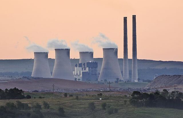 Một bức ảnh được chụp vào ngày 18/11/2015, cho thấy than đang được chế biến tại một mỏ lộ thiên ở Thung lũng Hunter ở New South Wales, Úc. (Ảnh: William West/AFP qua Getty Images)