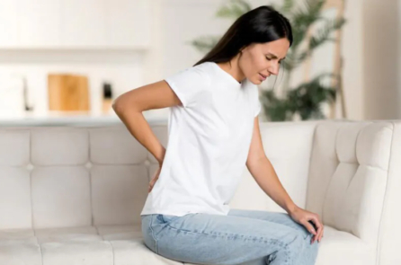 6 tư thế ngồi có hại và 2 cách giảm đau lưng