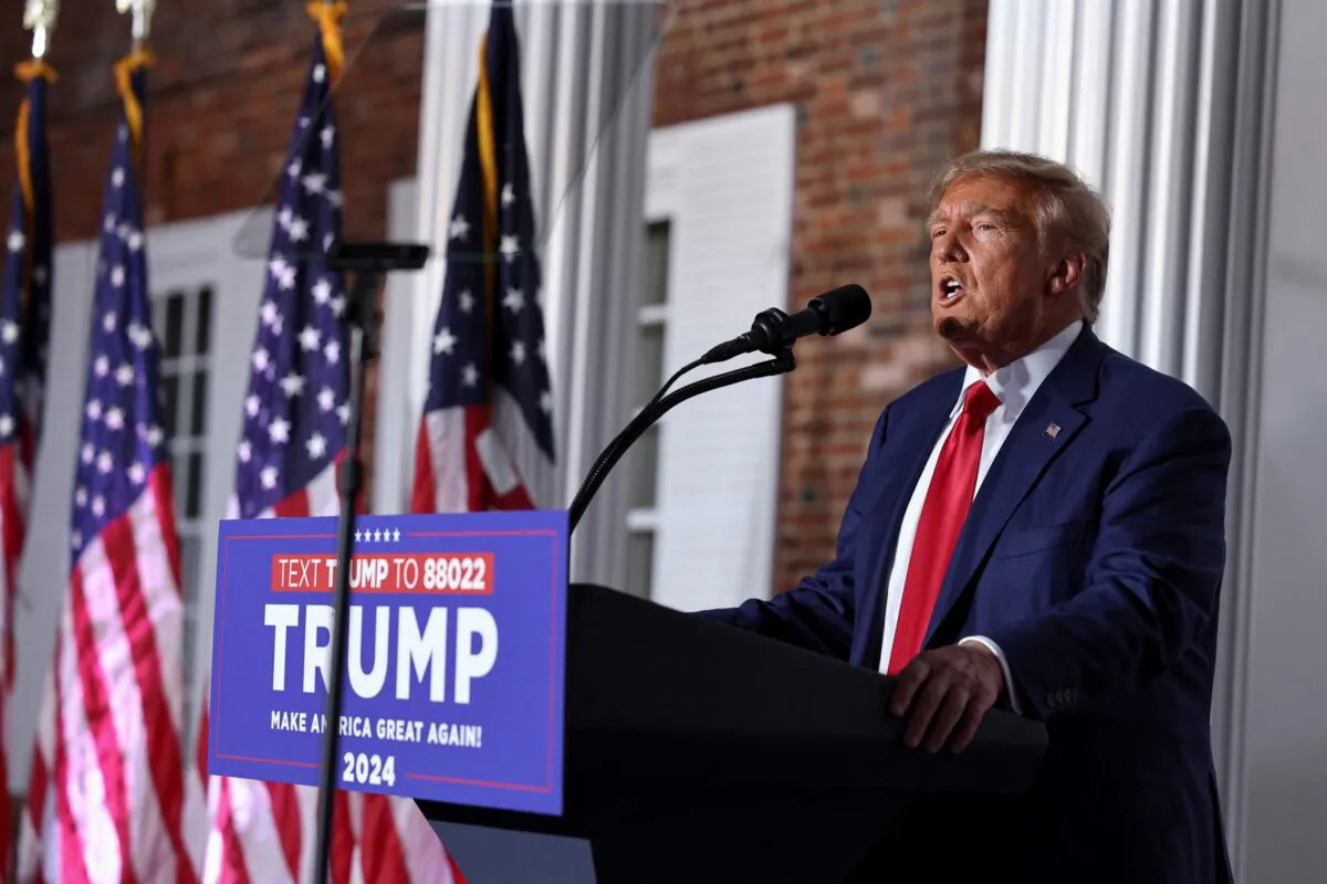 Cựu Tổng thống Donald Trump diễn thuyết trong một sự kiện sau khi bị buộc tội về các cáo buộc tài liệu mật, tại Câu lạc bộ Golf Quốc gia Trump, ở Bedminster, New Jersey, hôm 13/06/2023. (Ảnh: Amr Alfiky/Reuters)