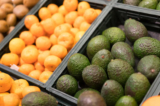Sản phẩm phủ Edipeel được thiết kế để bảo quản thực phẩm tốt hơn trong siêu thị so với sản phẩm thường, nhưng nó có thực sự giữ được độ tươi? (Ảnh: Urbanscape/Shutterstock)