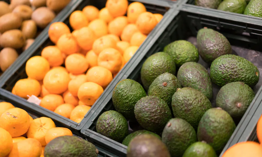 Sản phẩm phủ Edipeel được thiết kế để bảo quản thực phẩm tốt hơn trong siêu thị so với sản phẩm thường, nhưng nó có thực sự giữ được độ tươi? (Ảnh: Urbanscape/Shutterstock)
