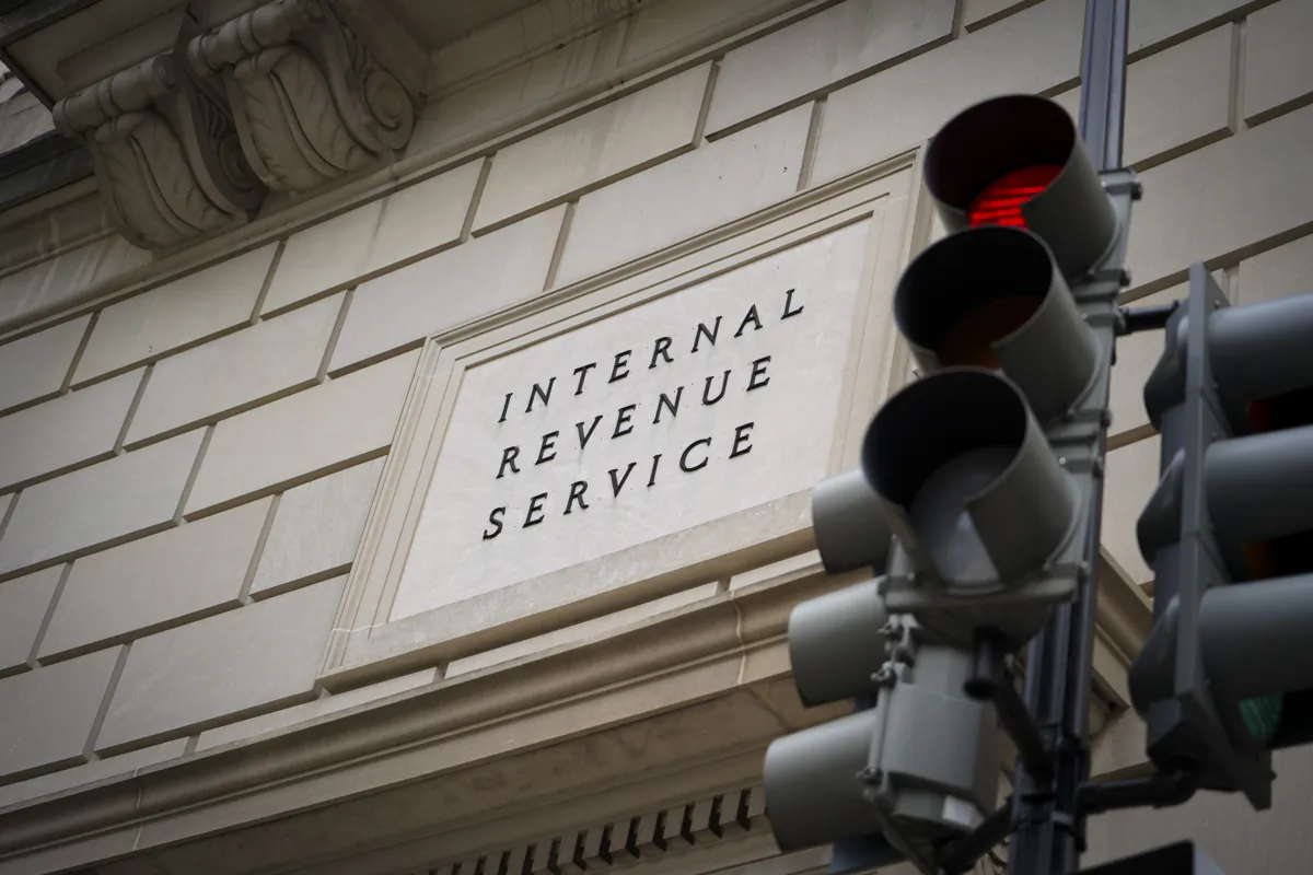IRS: Lừa đảo thuế ‘phong thư bìa cứng’ mới đang nhắm mục tiêu vào người đóng thuế