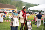Những người vận trang phục lịch sử tại sự kiện Mỹ quốc Ngày hội Tươi đẹp ở Deerpark, New York, hôm 01/07/2023. (Ảnh: Larry Dye/The Epoch Times)
