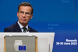 Thủ tướng Thụy Điển Ulf Kristersson dõi theo trong một cuộc họp báo cuối cùng vào ngày thứ hai của cuộc họp Hội đồng  u Châu tại Tòa nhà Europa ở Brussels hôm 30/06/2023. (Ảnh: John Thys/AFP qua Getty Images)