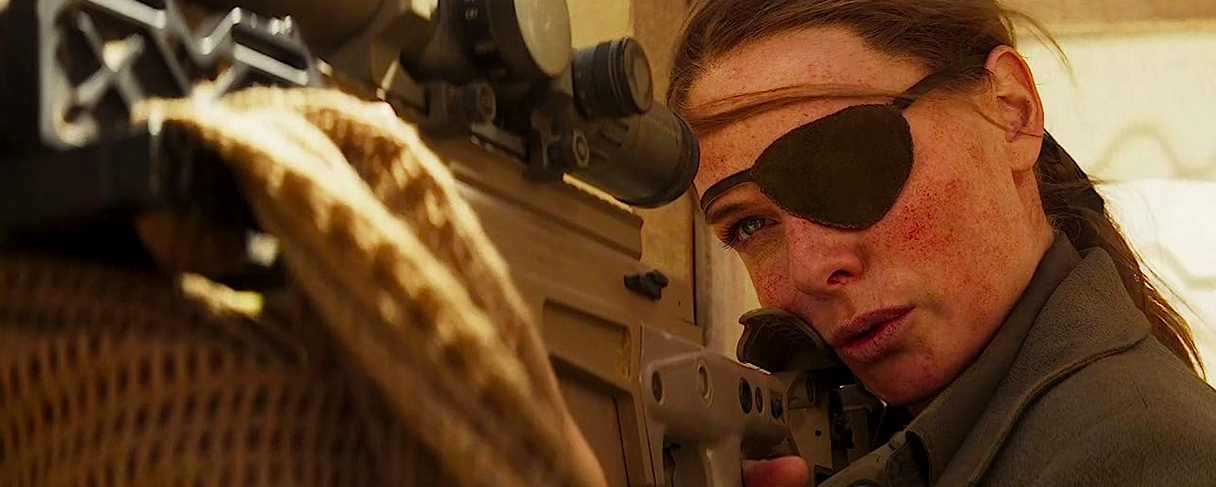 Nhân vật Ilsa (do diễn viên Rebecca Ferguson thủ vai) với một khẩu súng bắn tỉa, trong cảnh phim “Mission: Impossible – Dead Reckoning Part One”. (Ảnh Paramount/Skydance)