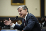 Giám đốc FBI Christopher Wray làm chứng trong một phiên điều trần của Ủy ban Tư pháp Hạ viện về việc giám sát FBI tại Capitol Hill ở Hoa Thịnh Đốn hôm 12/07/2023. (Ảnh: Drew Angerer/Getty Images)