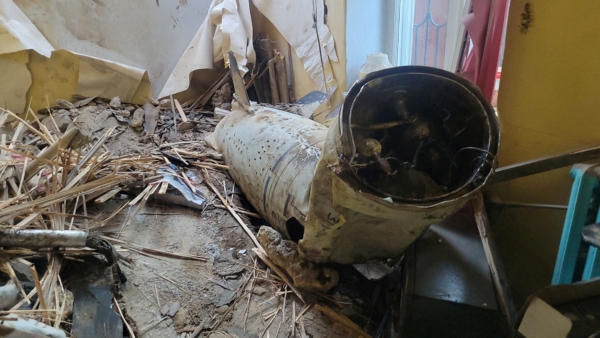 Một bộ phận của hỏa tiễn hành trình Kalibr của Nga bên trong một tòa nhà bị hư hại trong thời gian diễn ra cuộc không kích bằng hỏa tiễn và thiết bị bay không người lái của Nga, trong bối cảnh chiến sự Nga-Ukraine, ở Odessa, Ukraine, hôm 18/07/2023. (Ảnh: Dịch vụ Báo chí của Bộ Chỉ huy Tác chiến Phía Nam thuộc Lực lượng Vũ trang Ukraine/Tư liệu báo chí qua Reuters)
