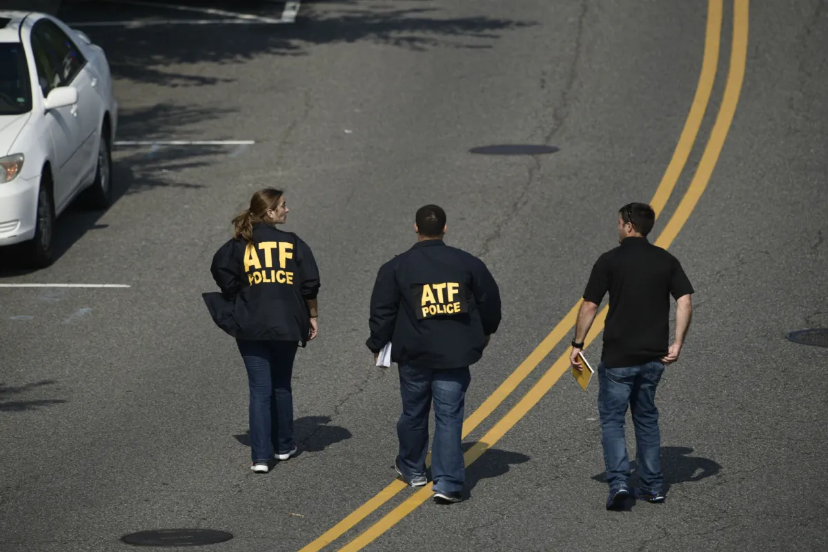 ĐỘC QUYỀN: FBI đã tiến hành giám sát không có trát lệnh đối với một người đăng bán súng trên Facebook