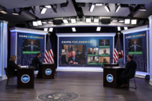 Tổng thống Hoa Kỳ Joe Biden dự một cuộc họp trực tuyến về Đạo luật Tạo ra các Khuyến khích Hữu ích để Sản xuất Chất bán dẫn (CHIPS) cho nước Mỹ, tại Thính phòng Tòa án phía Nam tại Tòa Bạch Ốc ở Hoa Thịnh Đốn ngày 25/07/2022. (Hình ảnh: Anna Moneymaker/Getty)