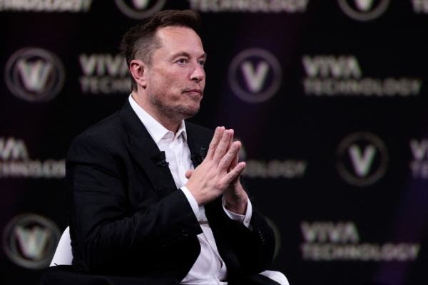 Tổng giám đốc Elon Musk của SpaceX và Tesla, người cũng sở hữu Twitter, tham dự một sự kiện trong hội chợ khởi nghiệp và đổi mới công nghệ Vivatech tại trung tâm triển lãm Porte de Versailles ở Paris hôm 16/06/2023. (Ảnh: Joel Saget/AFP qua Getty Images)