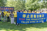 Một cuộc tập hợp kêu gọi chấm dứt đàn áp Pháp Luân Công ở Trung Quốc tại Goshen, New York, hôm 22/07/2023. (Ảnh: Cara Ding/The Epoch Times)