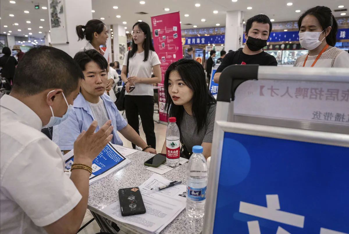 Trung Quốc: Tỷ lệ thanh niên thất nghiệp tăng vọt, nhưng giới học thuật cho rằng các số liệu ‘có thể bị đánh giá thấp’
