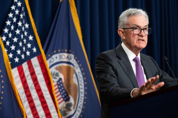 Chủ tịch Hội đồng Dự trữ Liên bang Jerome Powell nói trong cuộc họp báo sau cuộc họp của Ủy ban Thị trường Mở Liên bang tại Cục Dự trữ Liên bang ở Hoa Thịnh Đốn hôm 26/07/2023. (Ảnh: Saul Loeb/AFP qua Getty Images)