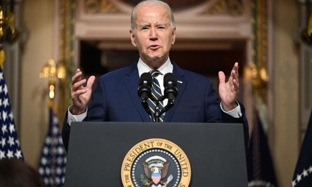 Tổng thống Hoa Kỳ Joe Biden trình bày tại lễ ký tuyên bố ở Phòng Hiệp ước Ấn Độ thuộc Tòa nhà Văn phòng Điều hành Eisenhower, cạnh Tòa Bạch Ốc ở Hoa Thịnh Đốn hôm 25/07/2023. (Ảnh: Mandel Ngan/AFP qua Getty Images)