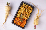 Củ cải vàng có thể chế biến giống như cà rốt — có thể kể đến vài món như luộc và phết bơ, nấu với đậu Hà Lan, hoặc thái nhỏ đem hầm. (Ảnh: Fotema/Shutterstock)
