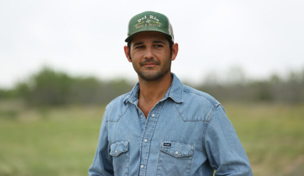 Ông Cole Hill tại trang trại của mình ở Quận Kinney, Texas, vào ngày 25/05/2021. (Ảnh: Charlotte Cuthbertson/The Epoch Times)