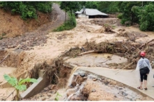 Việt Nam: 7 người thiệt mạng do mưa lớn, cảnh báo lũ quét tại 8 tỉnh phía Bắc