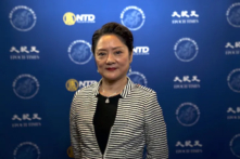 Bà Trương Minh Huệ, giám khảo Cuộc thi Vũ đạo Trung Hoa Cổ điển Quốc tế NTD (Ảnh: Đài truyền hình NTD)