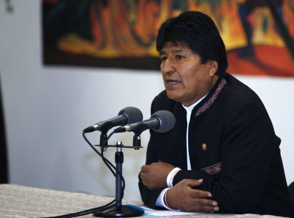 Tổng thống Bolivia và ứng cử viên tổng thống MAS Evo Morales nói trong cuộc họp báo ở La Paz, Bolivia, vào ngày 23/10/2019. (Ảnh: Javier Mamani/Getty Images)