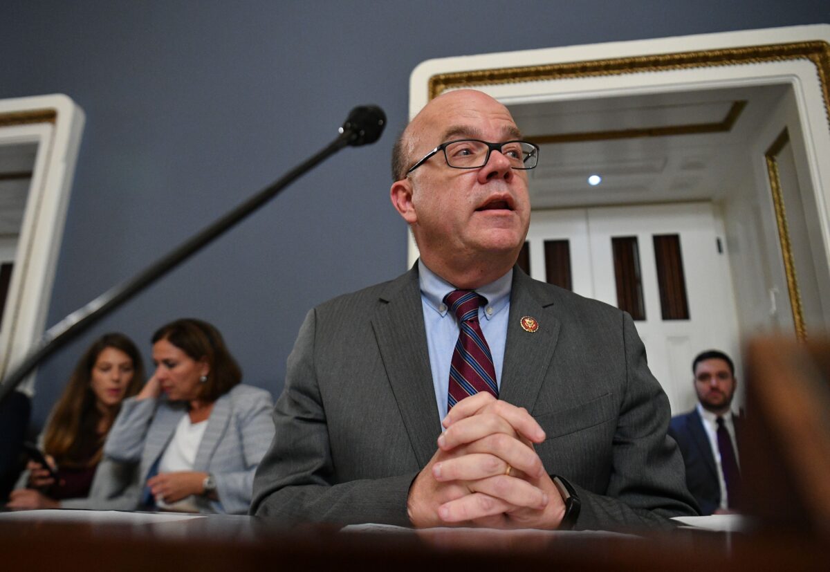 Dân biểu James McGovern (Dân Chủ-Massachusetts) tại Hoa Thịnh Đốn, vào ngày 30/10/2019. (Ảnh: Mandel Ngan/AFP qua Getty Images)