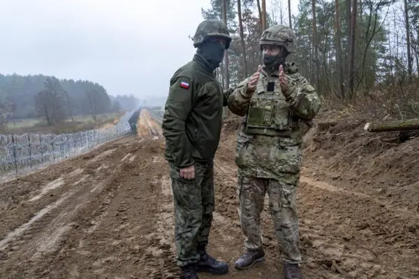 Ba Lan sẽ cử 10,000 quân tới biên giới Belarus; Minsk, Moscow tuyên bố sẽ ‘đáp trả tương xứng’