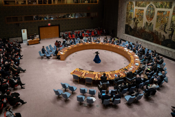 Các thành viên của Hội đồng Bảo an Liên Hiệp Quốc bỏ phiếu trong một cuộc họp tại trụ sở Liên Hiệp Quốc ở thành phố New York vào ngày 25/02/2022. (Ảnh: David Dee Delgado/Getty Images)