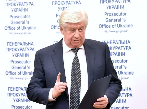 Tổng Công tố Ukraine Viktor Shokin tổ chức một cuộc họp báo ở Kyiv vào ngày 02/11/2015. (Ảnh: Genya Savilov/AFP qua Getty Images)