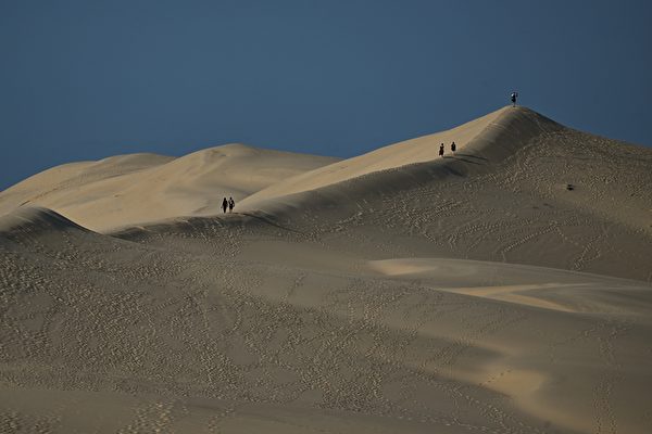 Loạt ảnh: Thắng cảnh du lịch, cồn cát cao nhất châu Âu