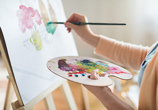 Vẽ có thể giúp cải thiện sức khỏe tinh thần. (Ảnh: Shutterstock)