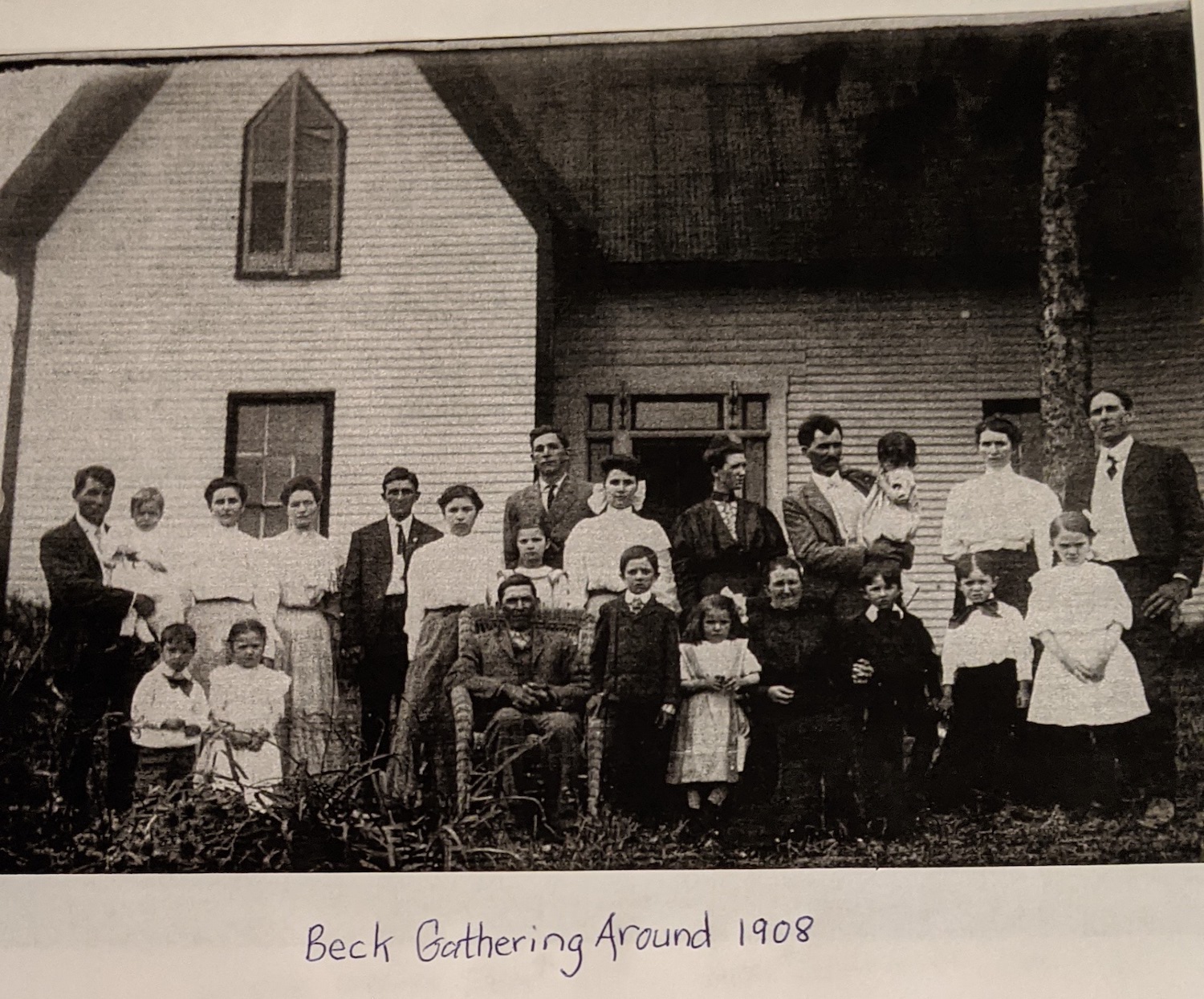 Ảnh chụp chung của đại gia đình nhà Beck trong dịp gặp gỡ vào khoảng năm 1908. (Ảnh do ông Victor Cole cung cấp)