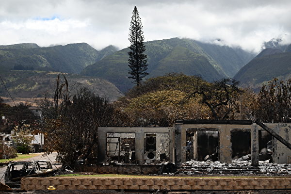 Hôm 16/08/2023, sau khi một trận cháy rừng hoành hành ở Lahaina (Quận Maui), Hawaii, Hoa Kỳ, nhiều tòa nhà đã trở thành đống đổ nát. (Ảnh: Patrick T. Fallon/AFP)