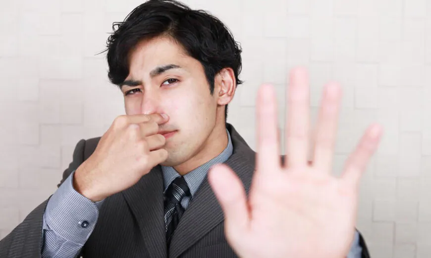 Theo quan điểm của Trung y, mùi cơ thể có liên quan đến sự tích tụ “nhiệt ẩm” trên da do những thói quen không tốt hàng ngày gây ra.(Ảnh: sunabesyou/Shutterstock)