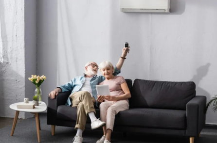 Đau nhức do luồng khí lạnh từ máy điều hòa? Bốn cách tận hưởng điều hòa mà không lo bệnh