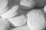 Nghiên cứu mới nhất cho thấy, việc dùng aspirin liều thấp hàng ngày trong thời gian dài sẽ làm tăng 20% nguy cơ thiếu máu ở người cao tuổi. (Ảnh: Shane Maritch/Shutterstock)